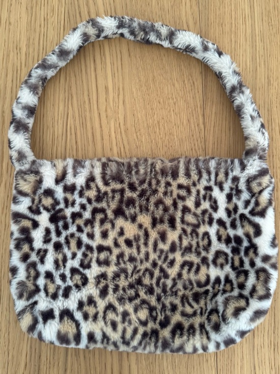 Brandy Melville Handbags - Brandy Melville Faux Fur Leopard Print Shoulder Bag